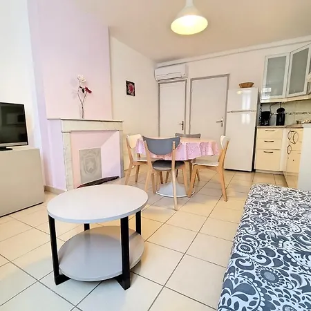 Charming 35m In The Centre Near The Beach *